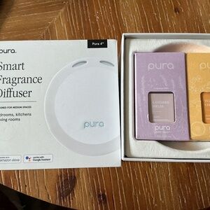 Pura smart diffuser with two refills